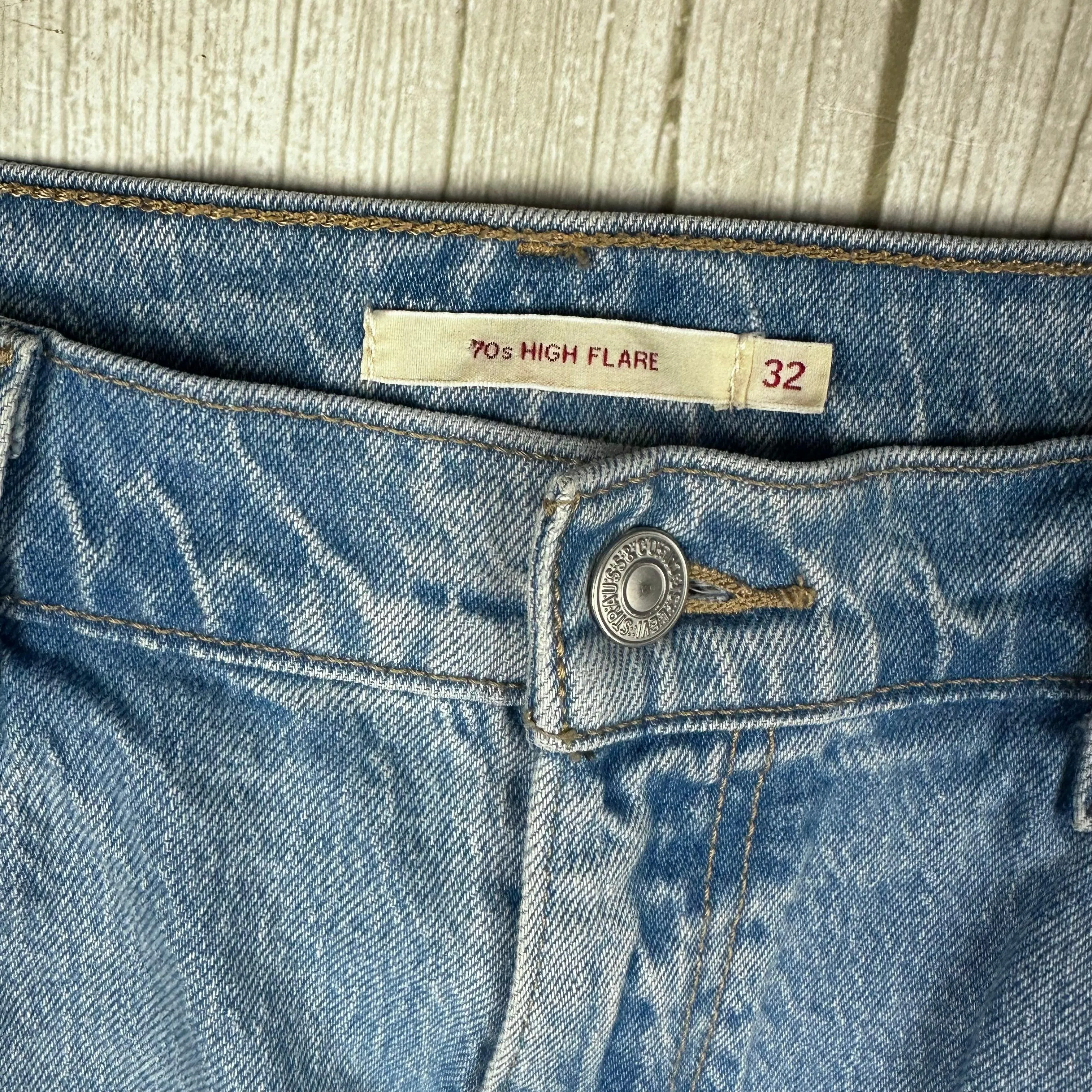 Levis 70s High Flare Jeans -Size 32 or 14AU